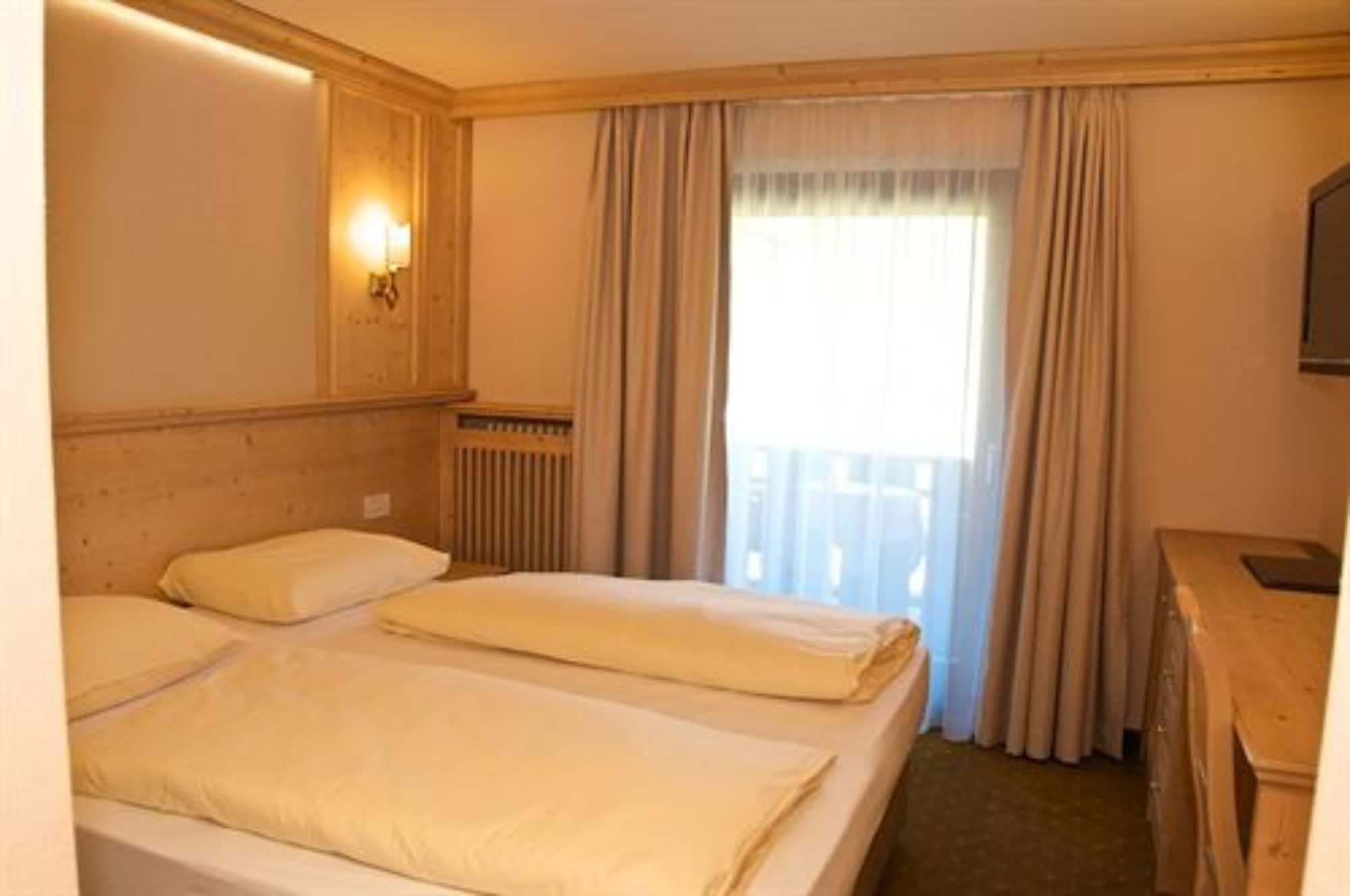 Alexander Charme Hotel 4*