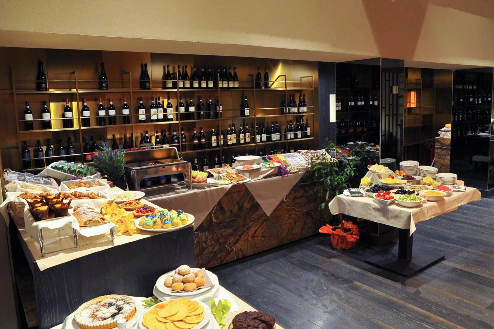 Alexander Charme Hotel 4*